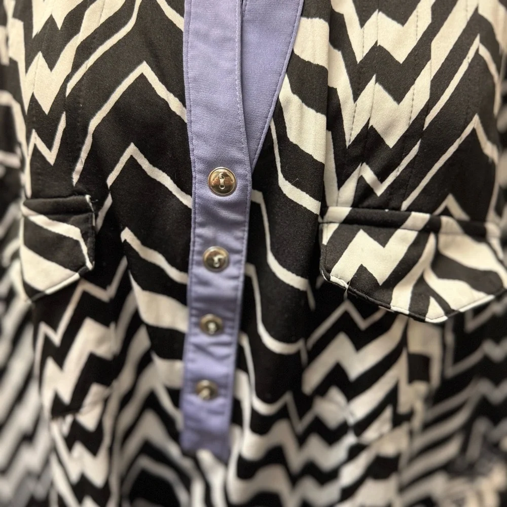 Avenue Chevron Tunic Top 26/28 Black White Zigzag w/ Blue Trim Career Casual - Picture 2 of 9